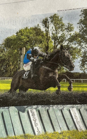 Coole Cherry gets her head in front!